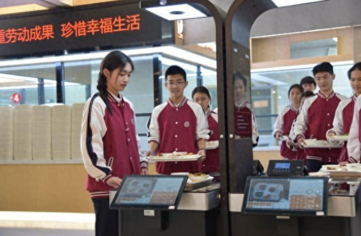 支付宝携手余杭区打造智慧阳光校餐系统，让每一笔校园餐费“晒在阳光下